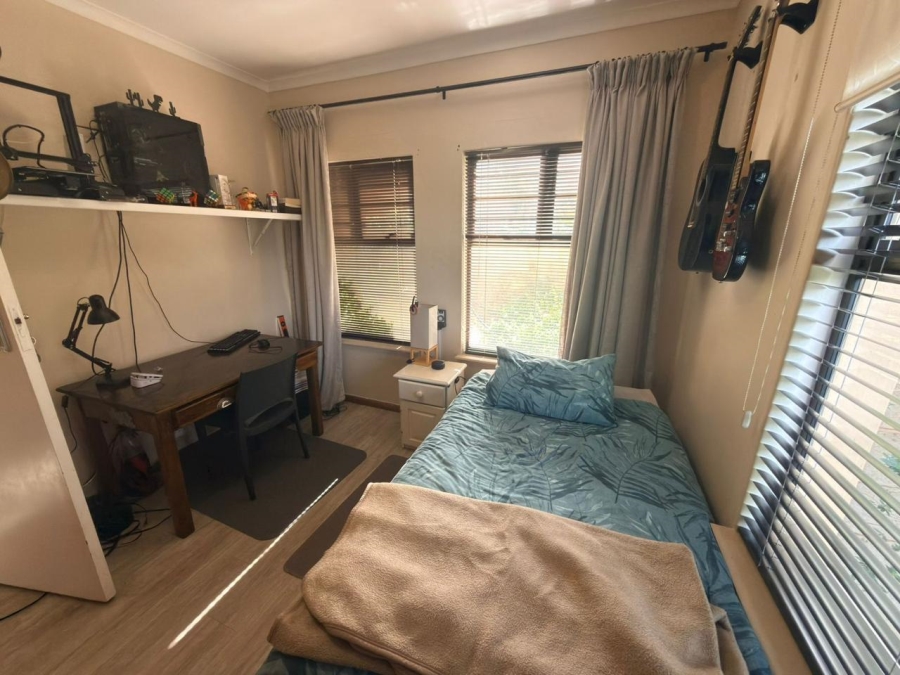 To Let 4 Bedroom Property for Rent in Langerug Western Cape